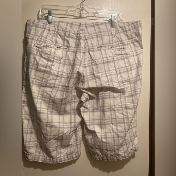 Calvin Klein Men’s Plaid shorts - Picture 2 of 4